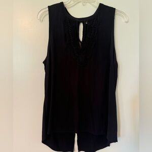 Sleeveless blouse from Stitch Fix with vertical lace detail on front and back